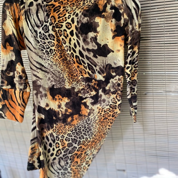 Per Se Animal Print. Stretchy Blouse - Picture 8 of 8